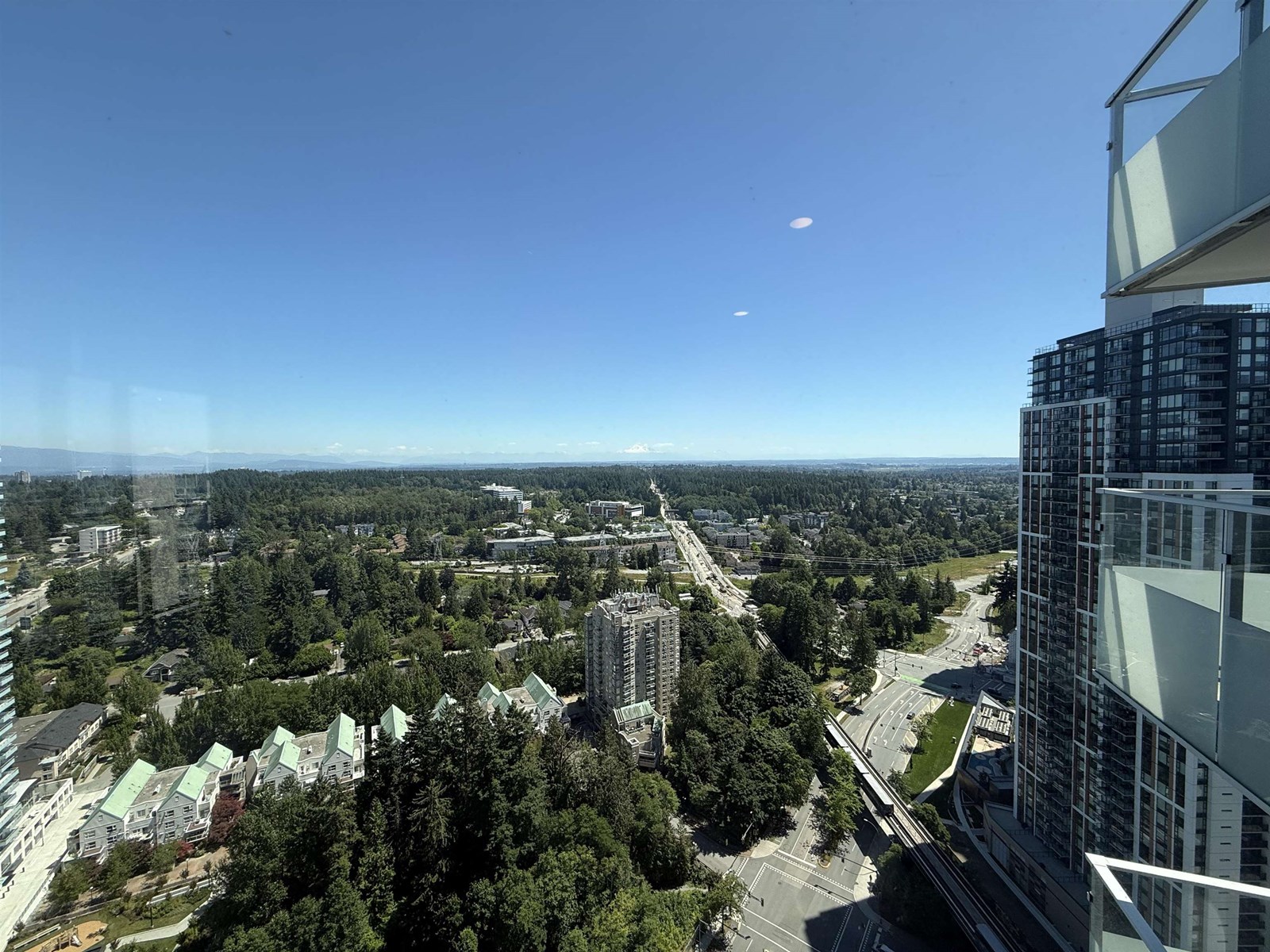 Photo 3 of 3507 9887 Whalley Boulevard, Surrey BC