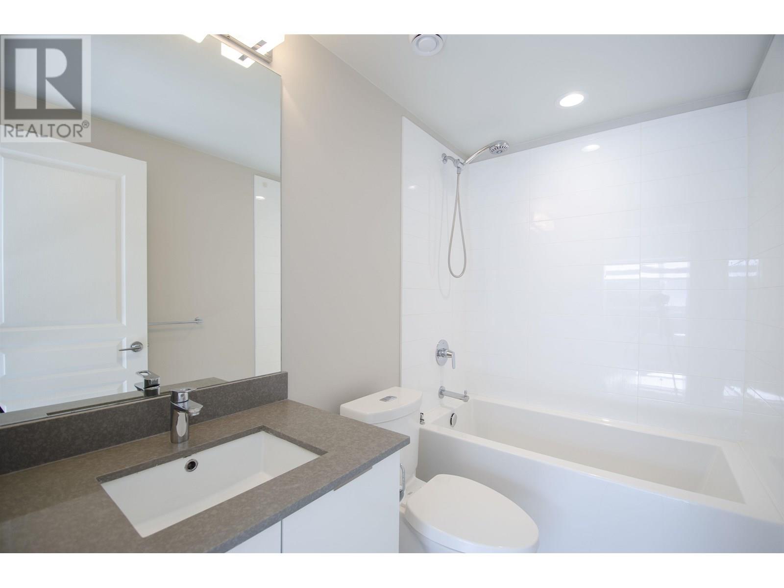 Photo 10 of 23 10388 No 2 Road, Richmond BC