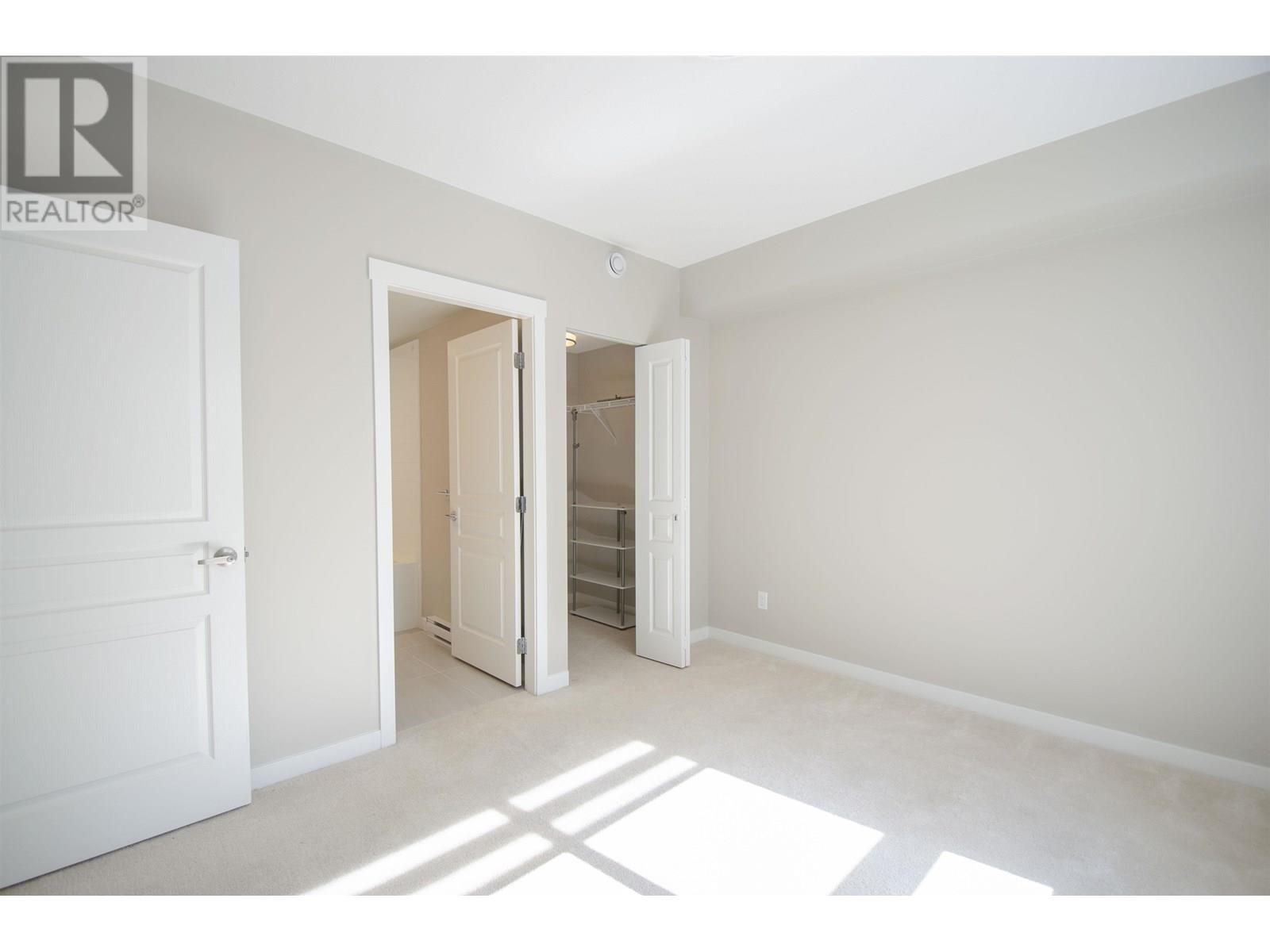 Photo 9 of 23 10388 No 2 Road, Richmond BC