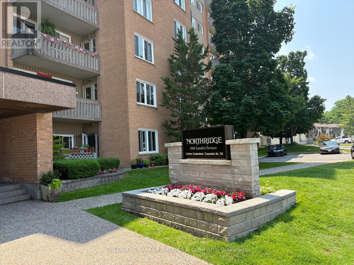 https://ddfcdn.realtor.ca/listing/TS638870813582130000/reb76/highres/0/x12255770_24.jpg