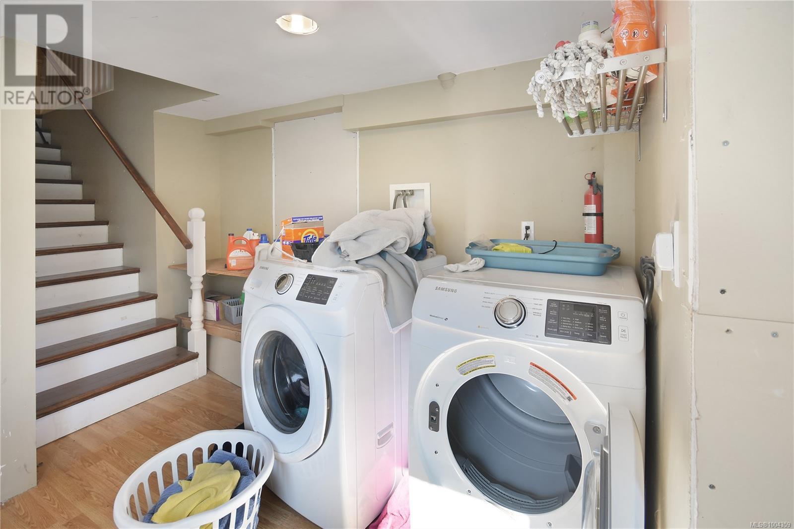 Photo 11 of 418 Kennedy St, Nanaimo BC