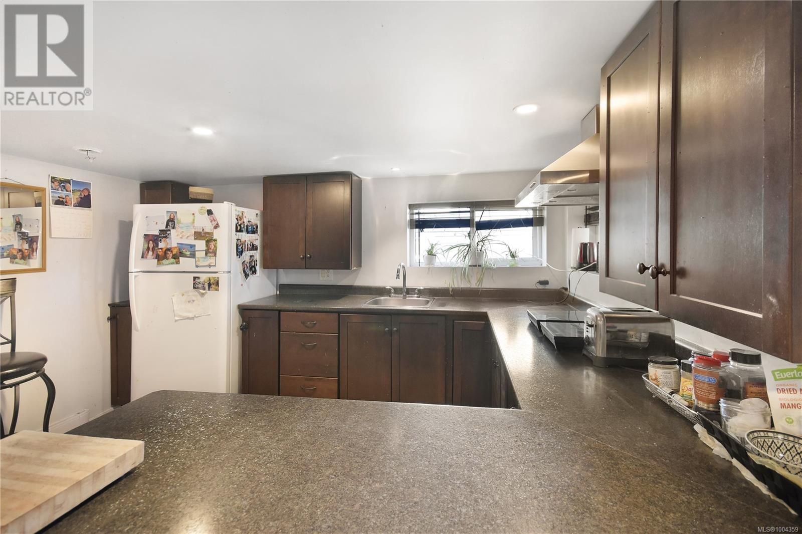 Photo 39 of 418 Kennedy St, Nanaimo BC