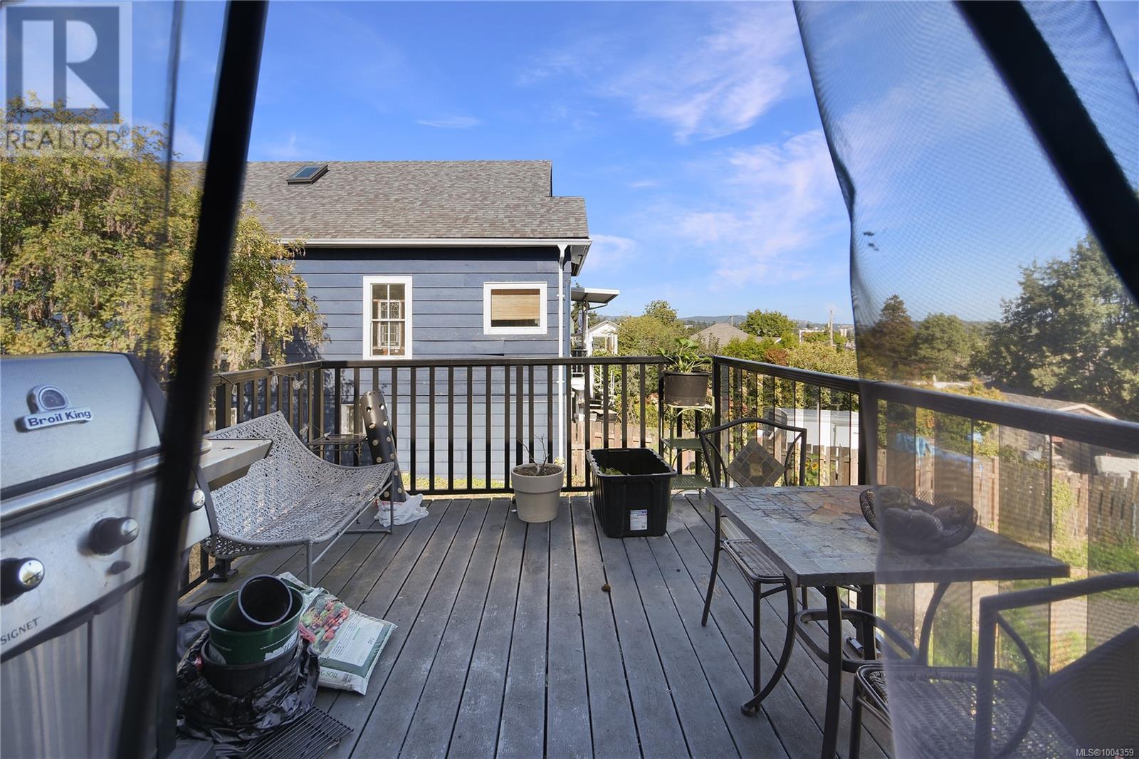 Photo 2 of 418 Kennedy St, Nanaimo BC