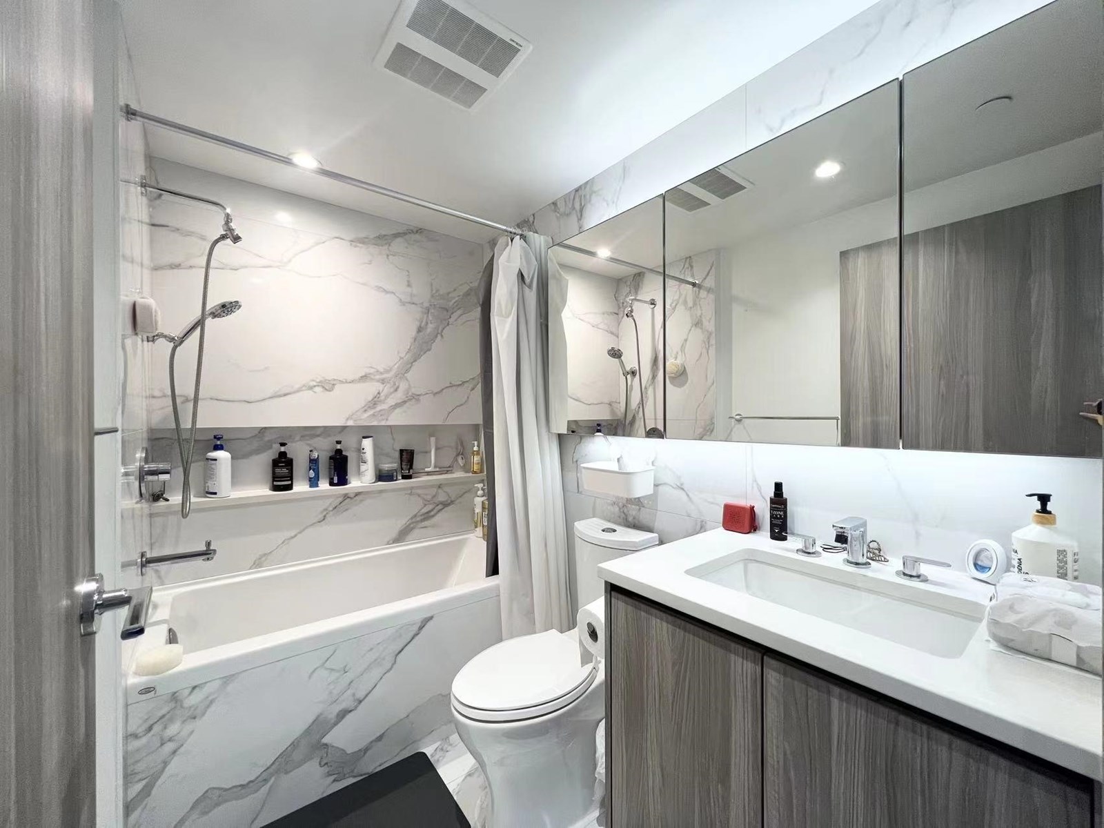 Photo 10 of 1808 9887 Whalley Boulevard, Surrey BC