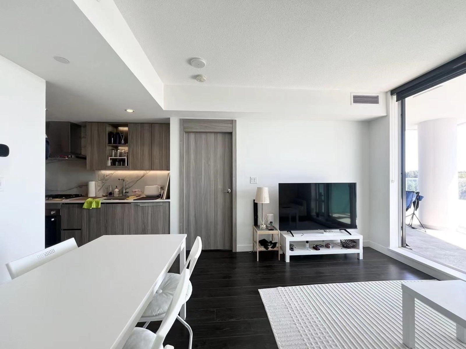 Photo 5 of 1808 9887 Whalley Boulevard, Surrey BC