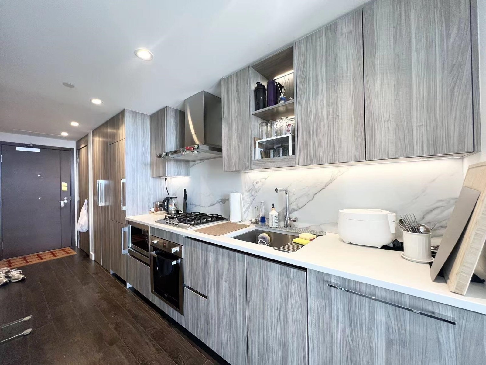 Photo 6 of 1808 9887 Whalley Boulevard, Surrey BC