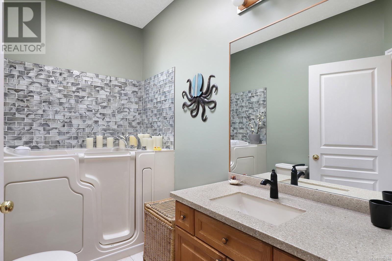1437 Valley View Dr, Courtenay