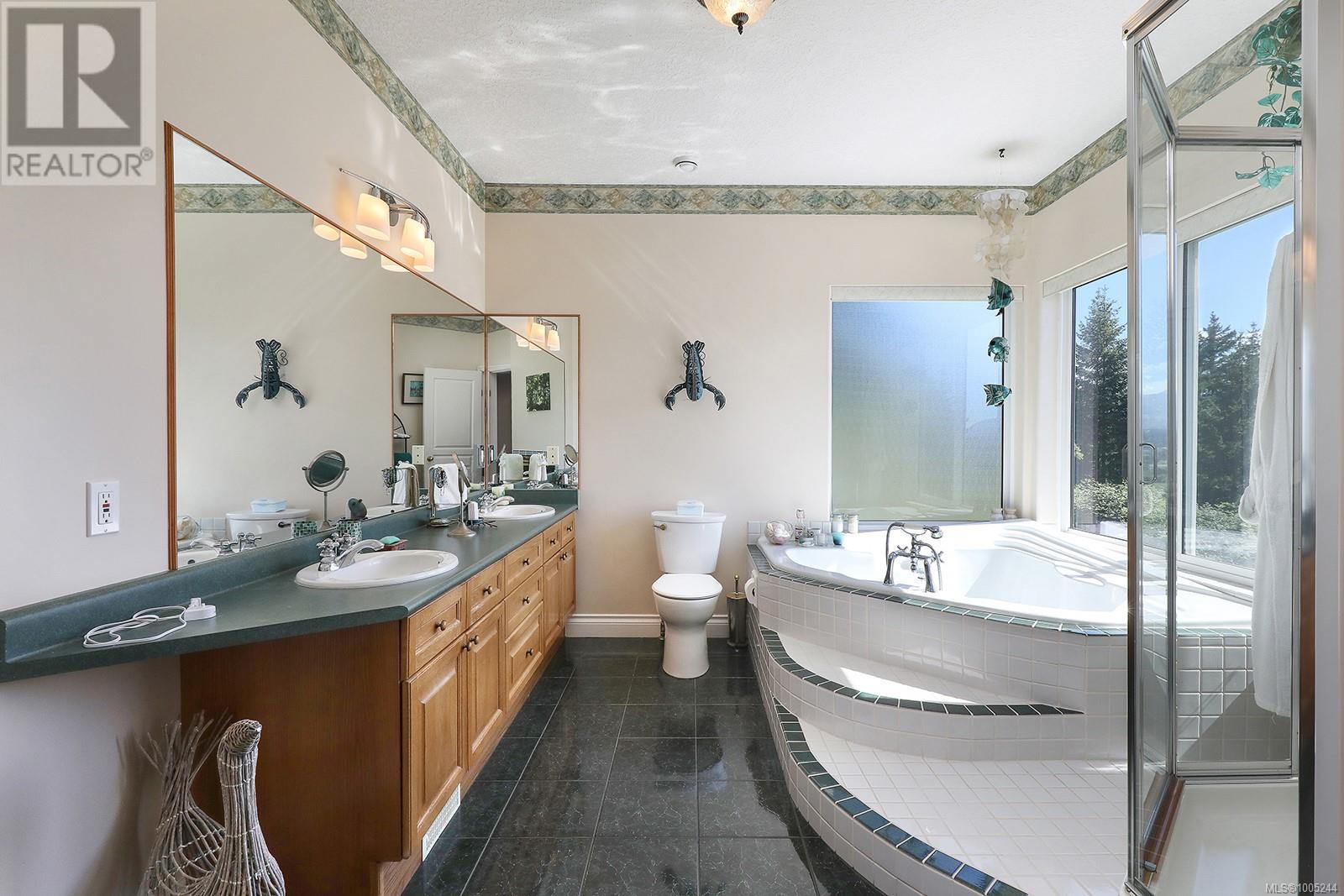 1437 Valley View Dr, Courtenay