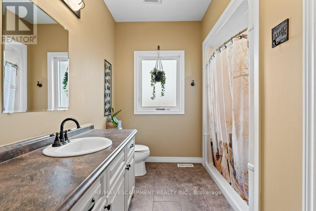 Photo 24 of 6 Silverthorne Court, Haldimand ON
