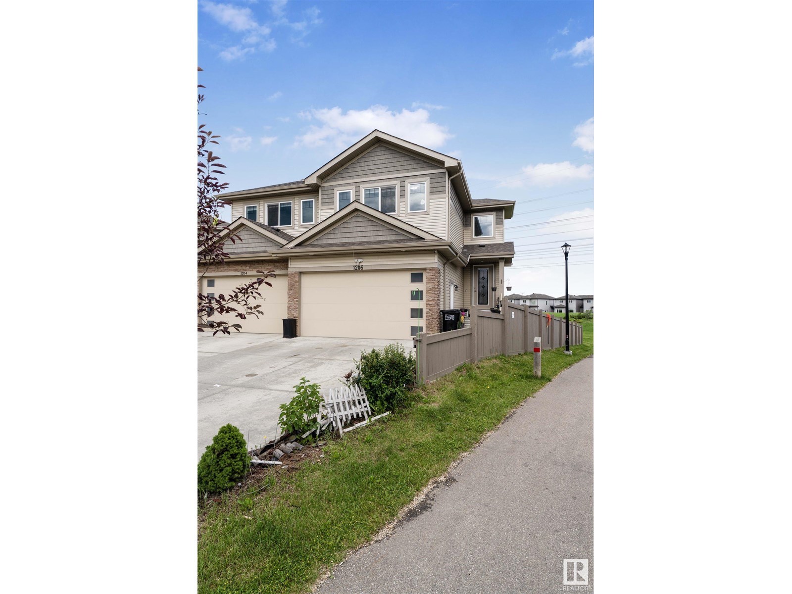 Photo 5 of 1206 27 St Nw, Edmonton AB
