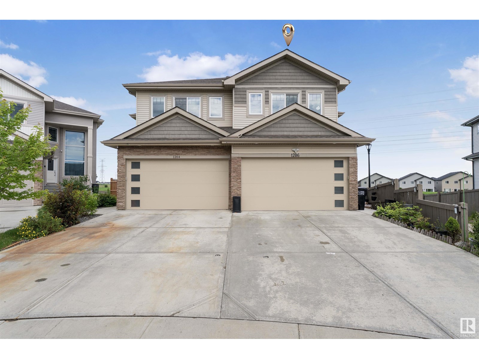 Photo 2 of 1206 27 St Nw, Edmonton AB