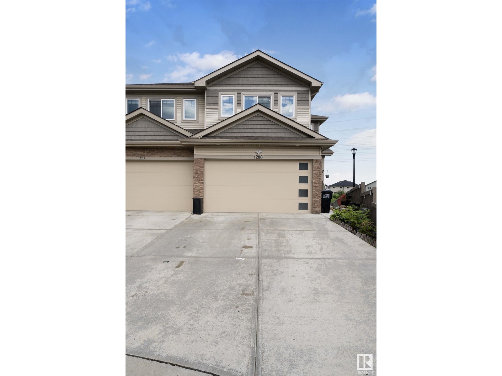 Photo 4 of 1206 27 St Nw, Edmonton AB
