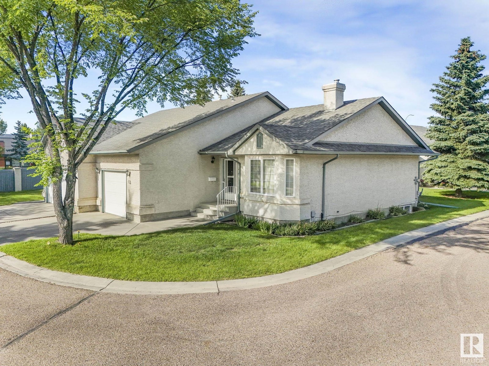 Photo 4 of 13 9420 172 St Nw, Edmonton AB