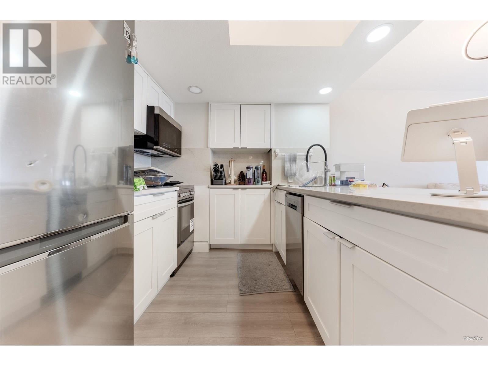 Photo 10 of 914 950 Drake Street, Vancouver BC