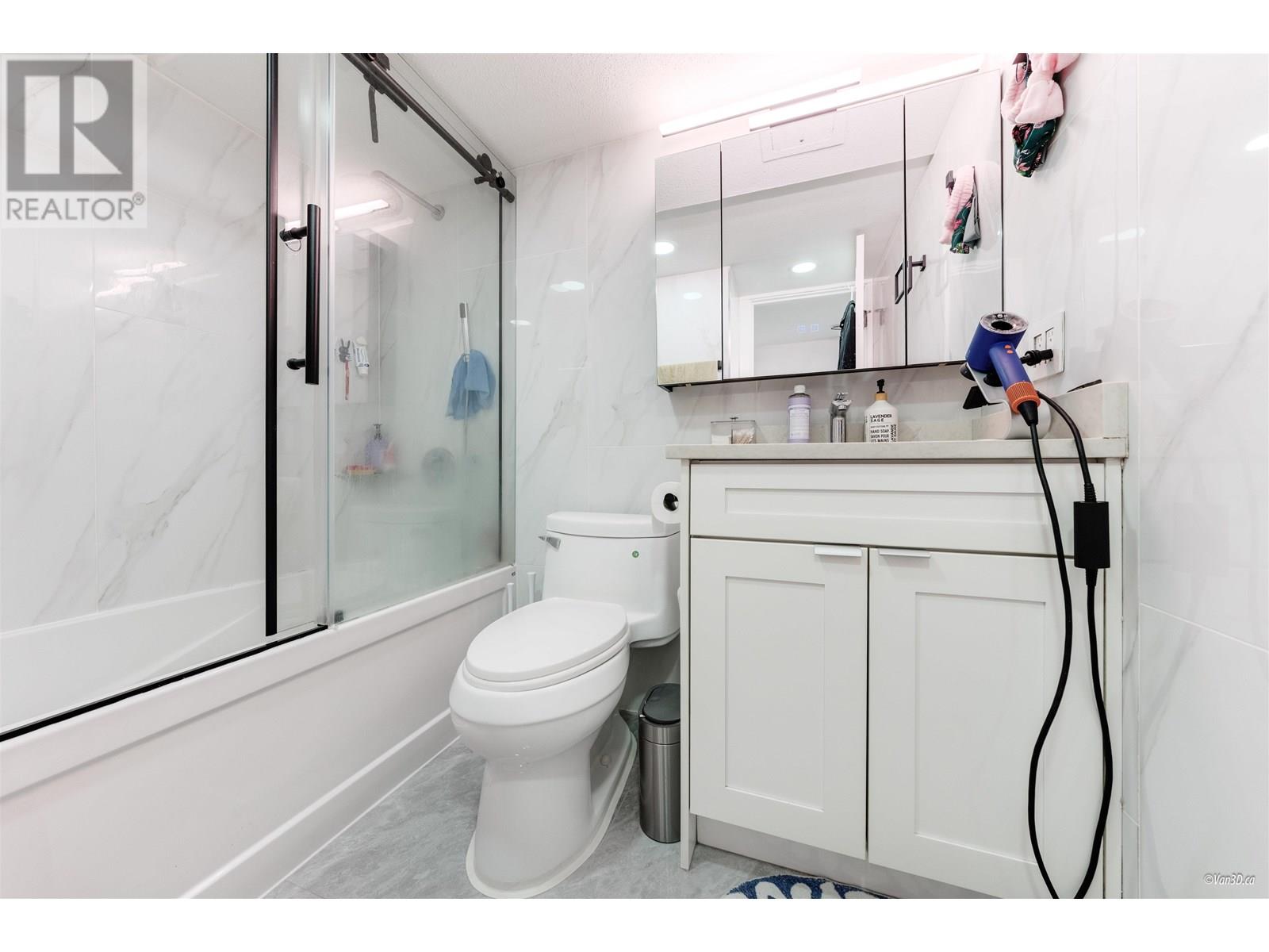 Photo 2 of 914 950 Drake Street, Vancouver BC