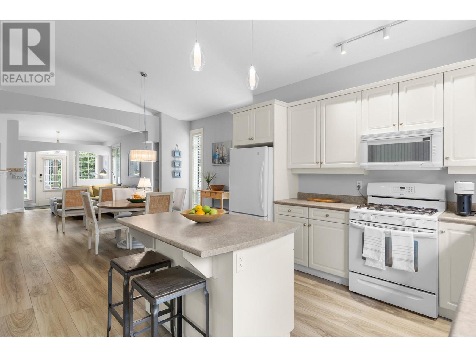  4032A Lake Avenue, Peachland