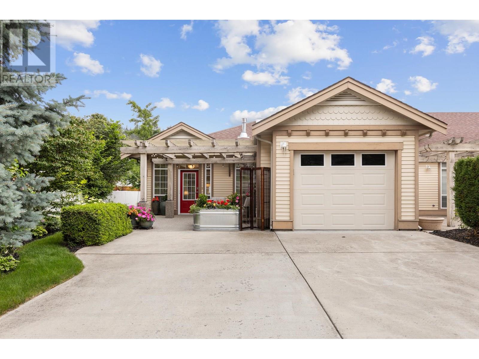  4032A Lake Avenue, Peachland