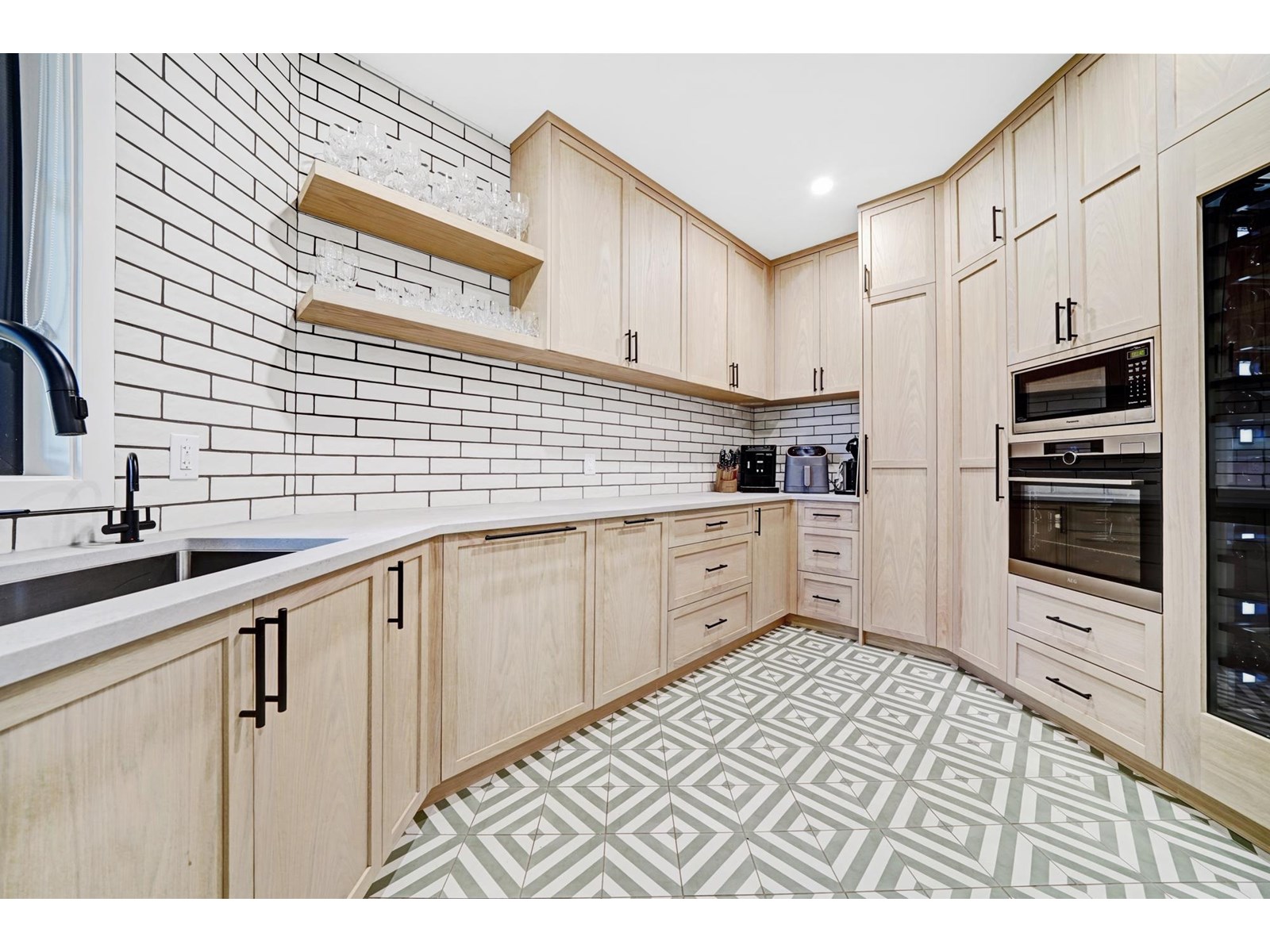Photo 11 of 24968 28 Avenue, Langley BC