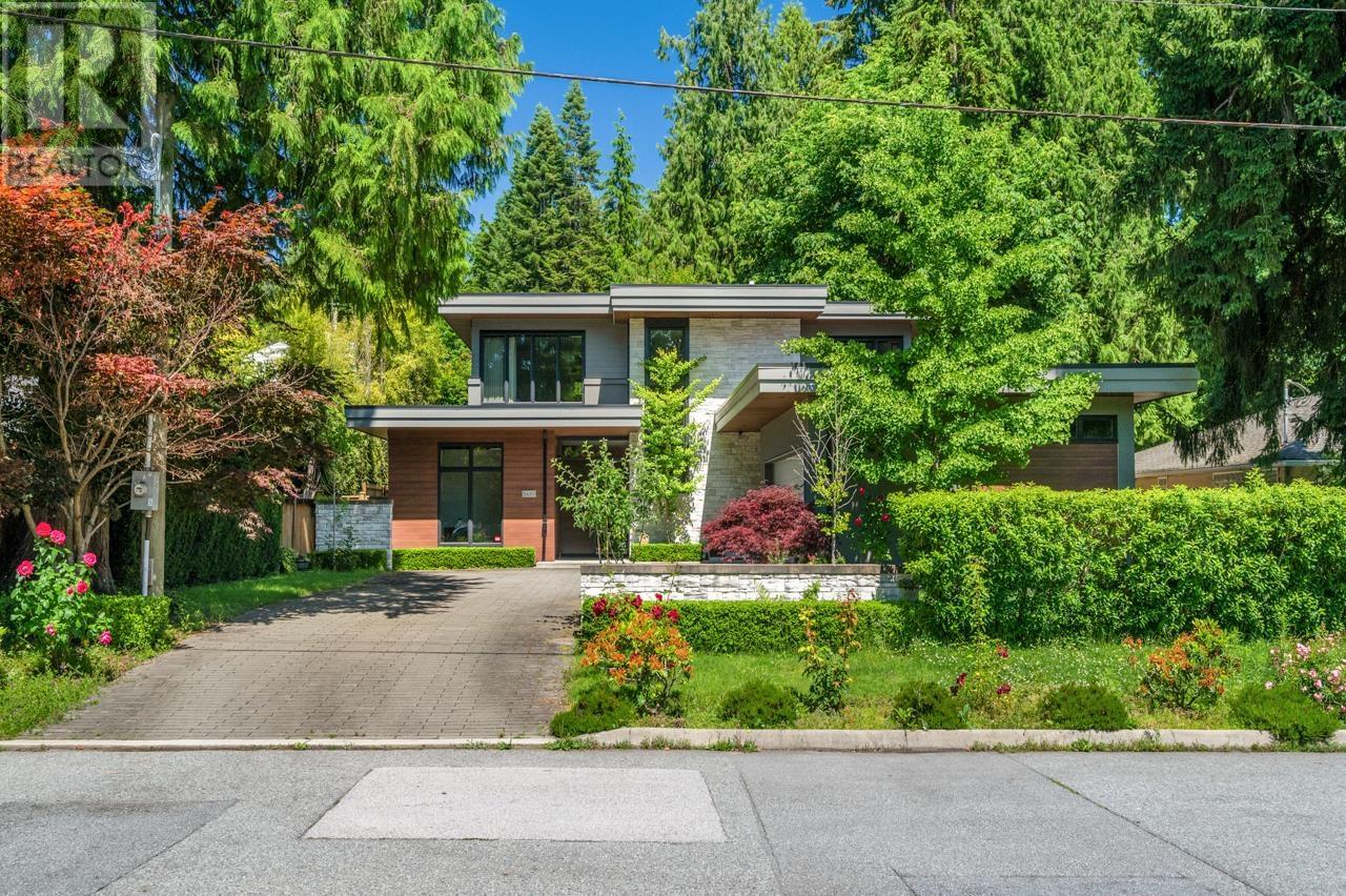 Photo 3 of 3430 Aintree Drive, North Vancouver BC