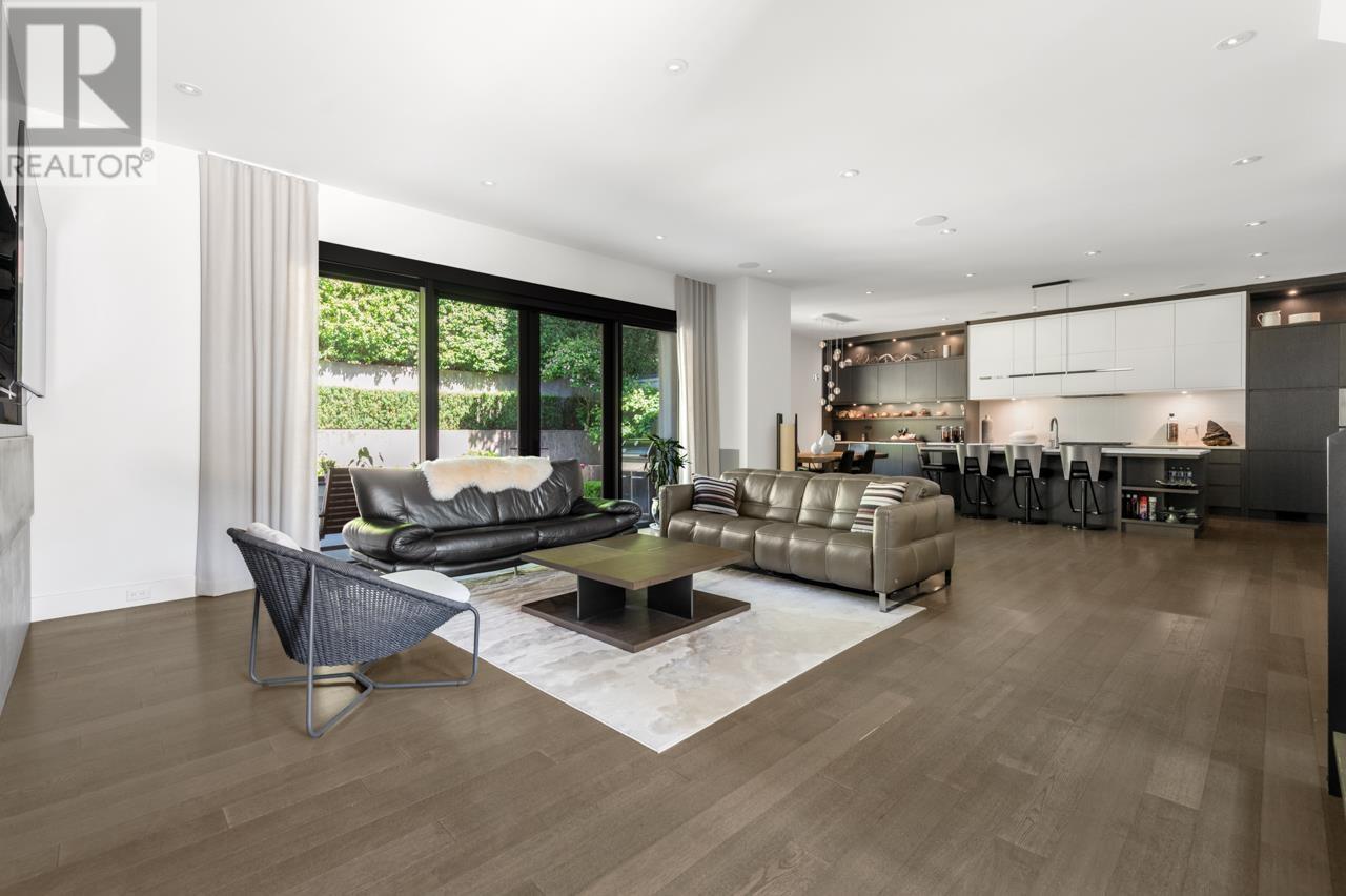 Photo 4 of 3430 Aintree Drive, North Vancouver BC