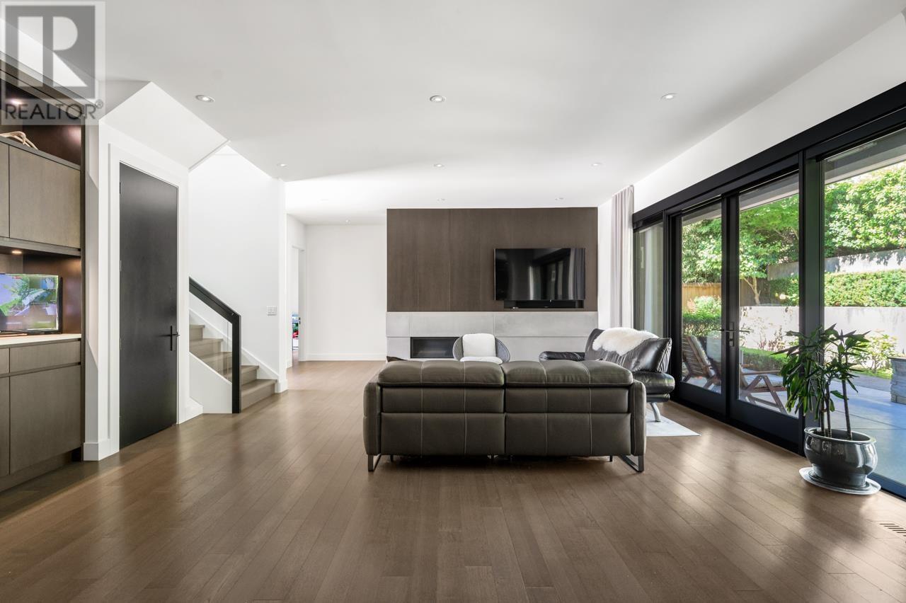 Photo 8 of 3430 Aintree Drive, North Vancouver BC