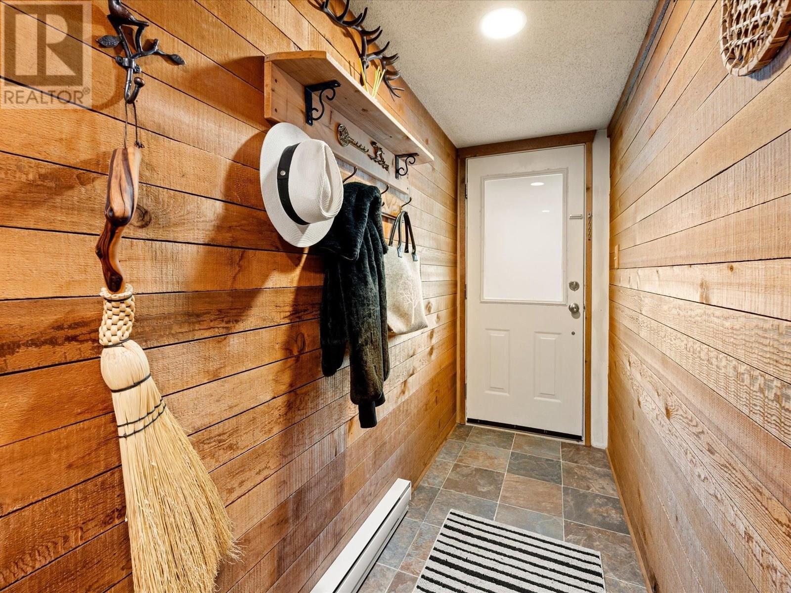 4 7001 NESTERS ROAD, Whistler