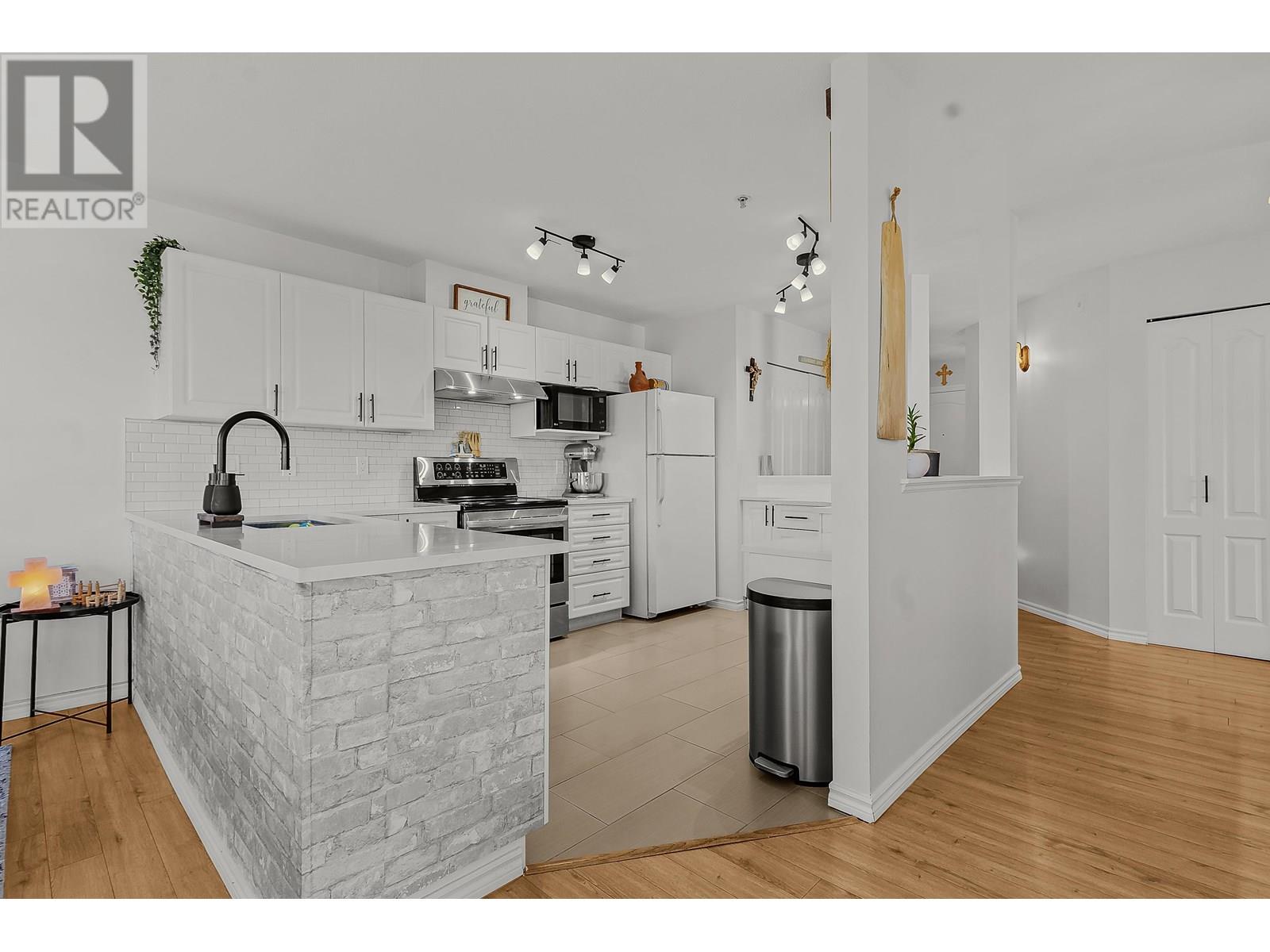 Photo 9 of 501 22230 North Avenue, Maple Ridge BC