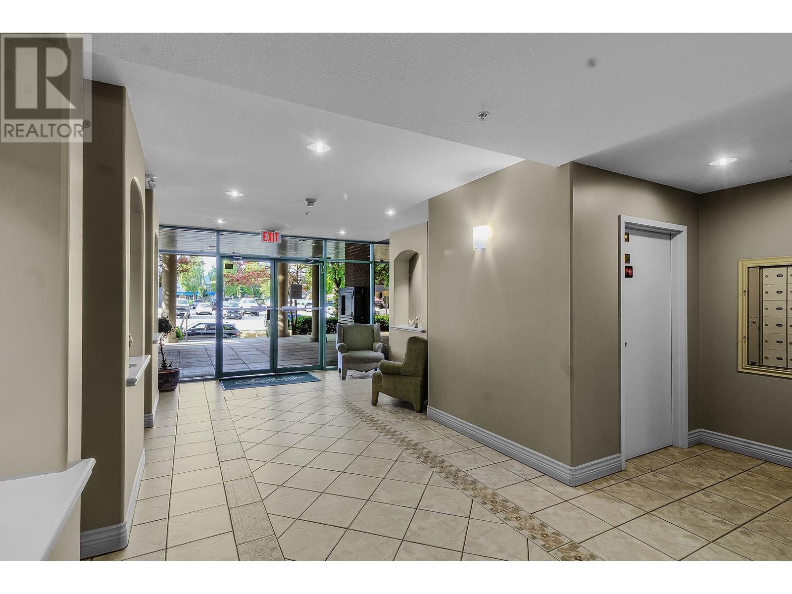 Photo 4 of 501 22230 North Avenue, Maple Ridge BC