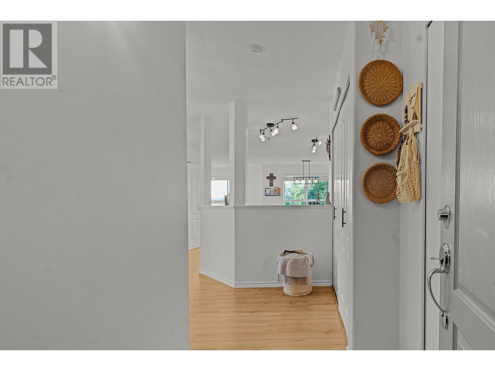 Photo 5 of 501 22230 North Avenue, Maple Ridge BC