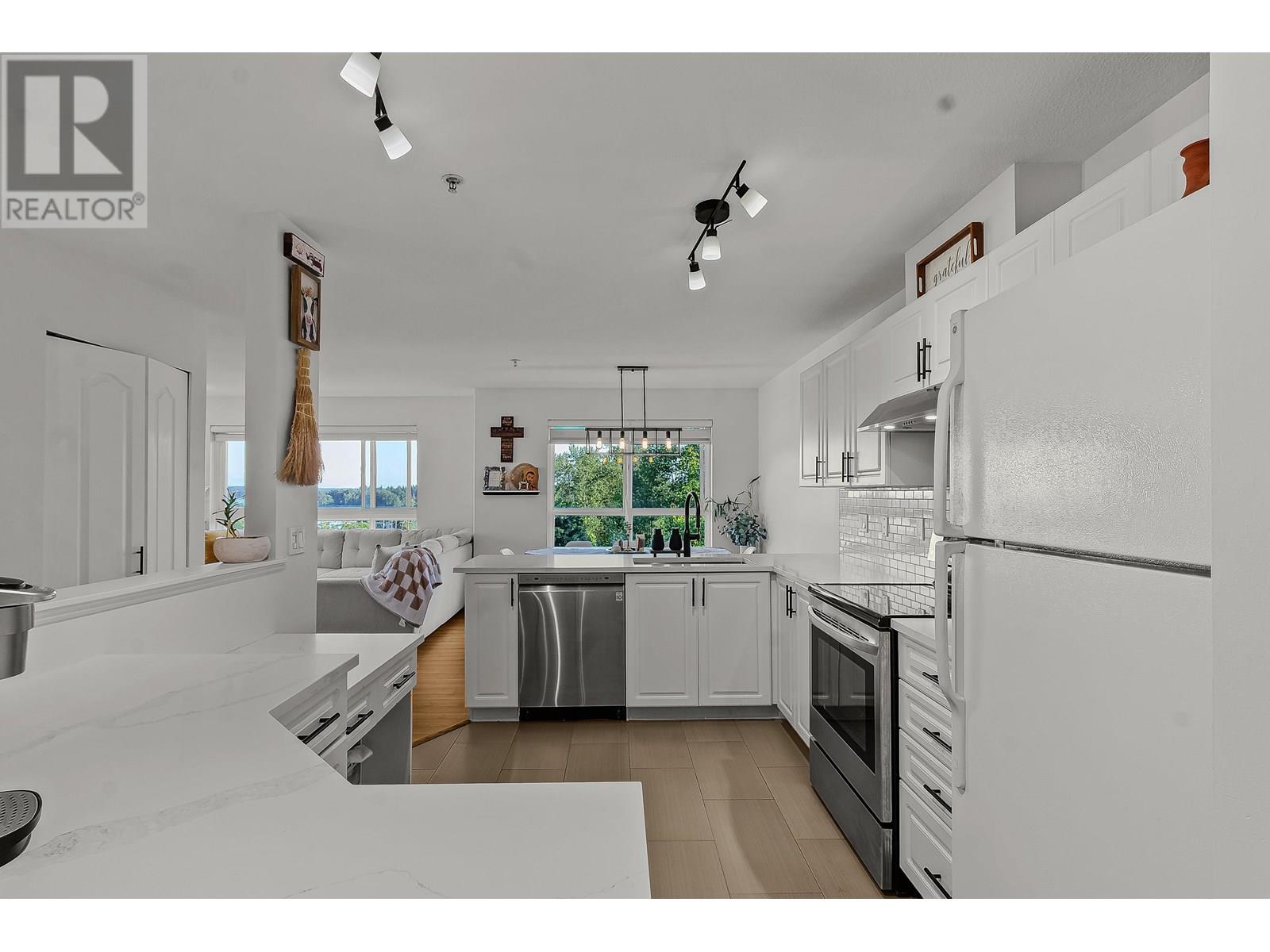Photo 12 of 501 22230 North Avenue, Maple Ridge BC
