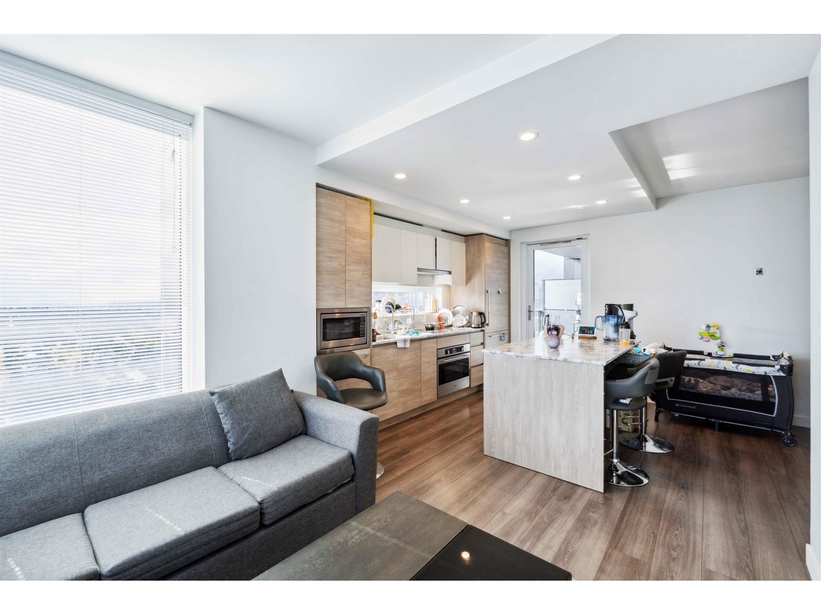 Photo 11 of 2703 13615 Fraser Highway, Surrey BC