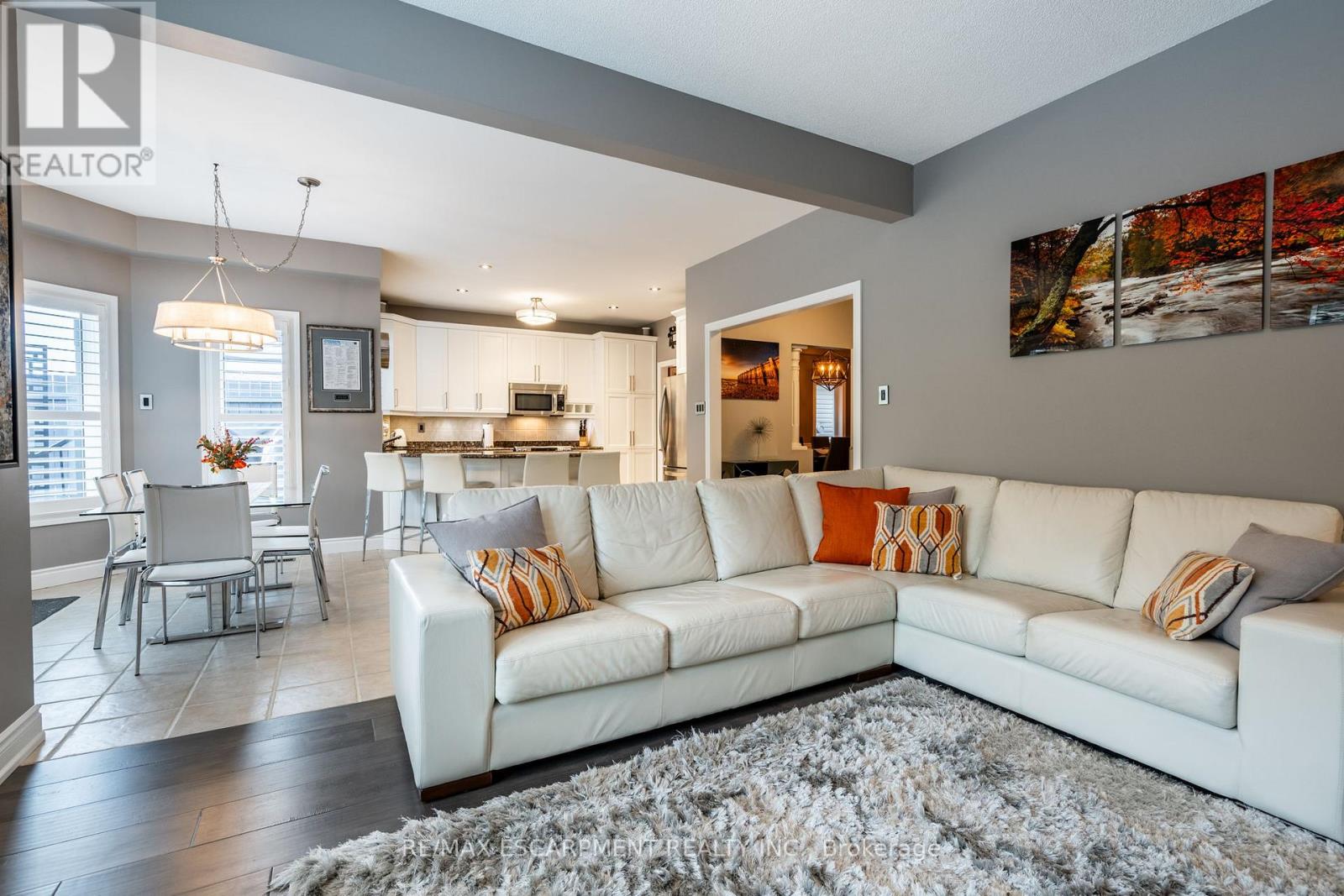 Photo 12 of 7 Volterra Court, Hamilton ON