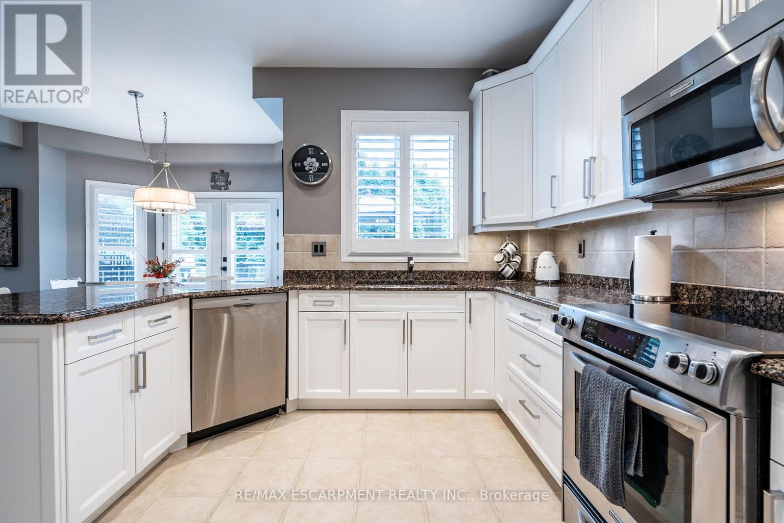 Photo 14 of 7 Volterra Court, Hamilton ON