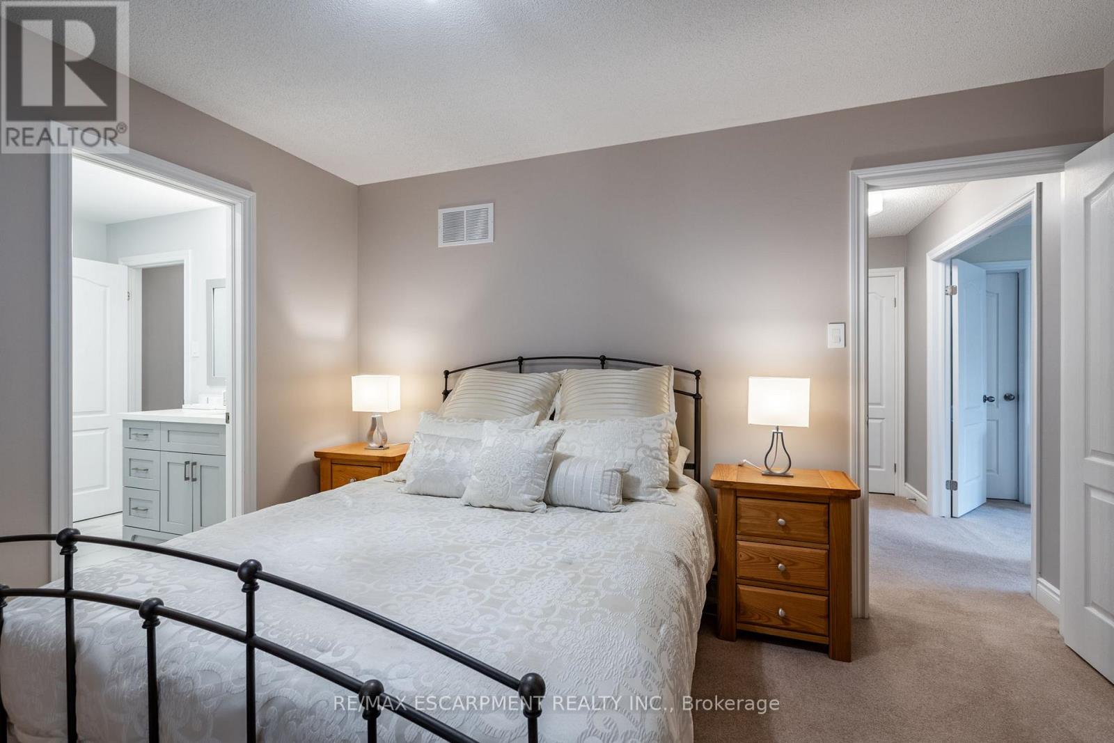 Photo 24 of 7 Volterra Court, Hamilton ON