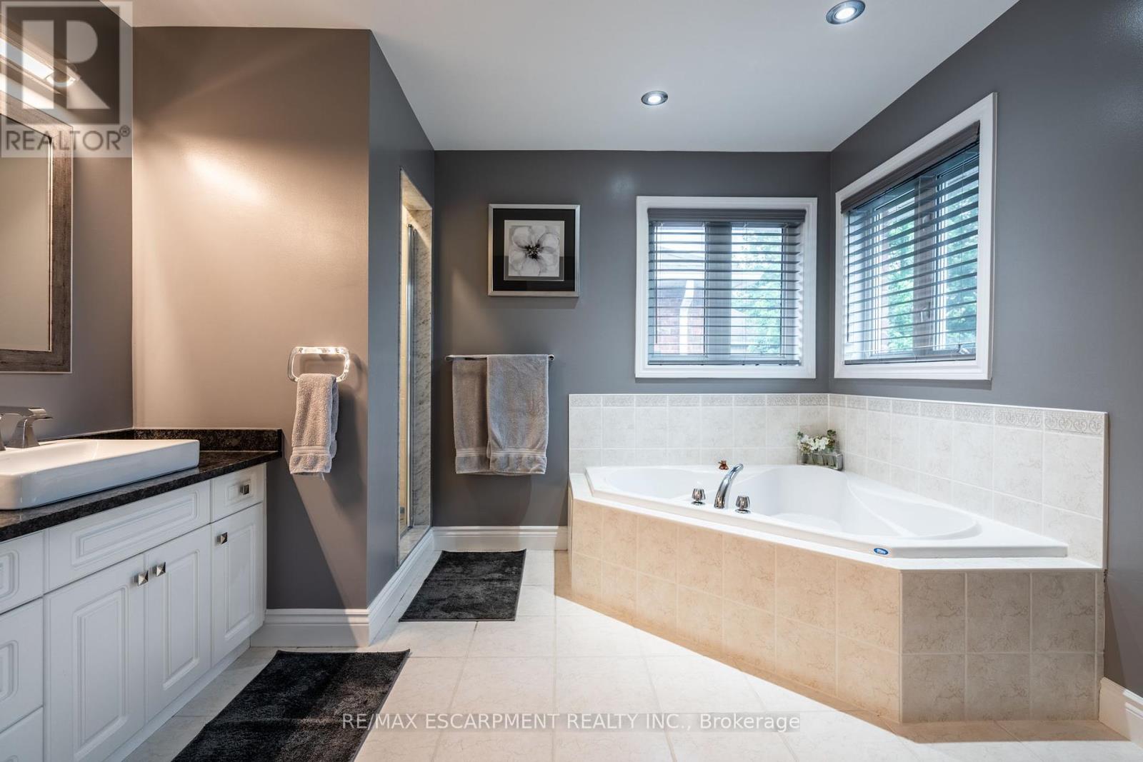 Photo 33 of 7 Volterra Court, Hamilton ON