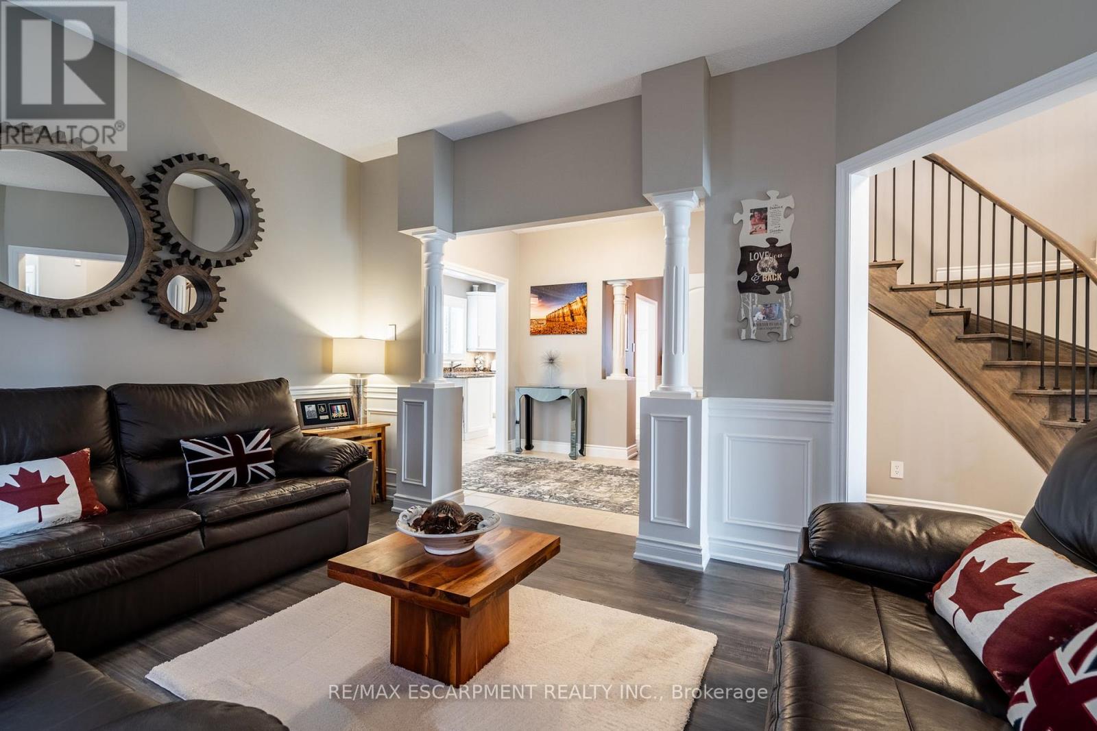 Photo 8 of 7 Volterra Court, Hamilton ON