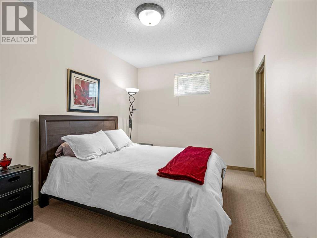 Single Family House for Sale in  Edgeview Road NW Edgemont Calgary 