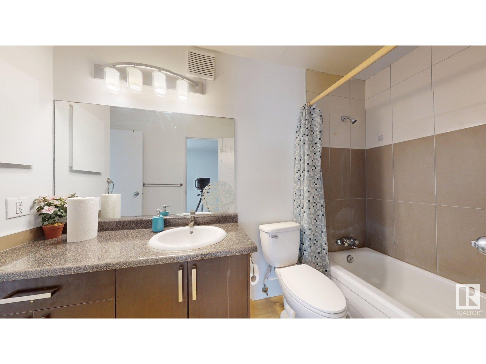 Photo 10 of 1 1503 Mill Woods Rd E Nw, Edmonton AB
