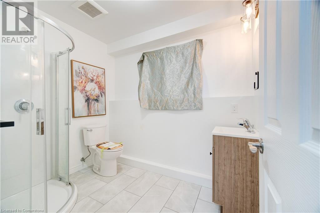 Photo 14 of 25 Patterson Drive, Brantford ON