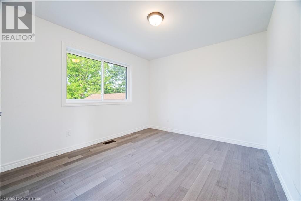 Photo 15 of 25 Patterson Drive, Brantford ON
