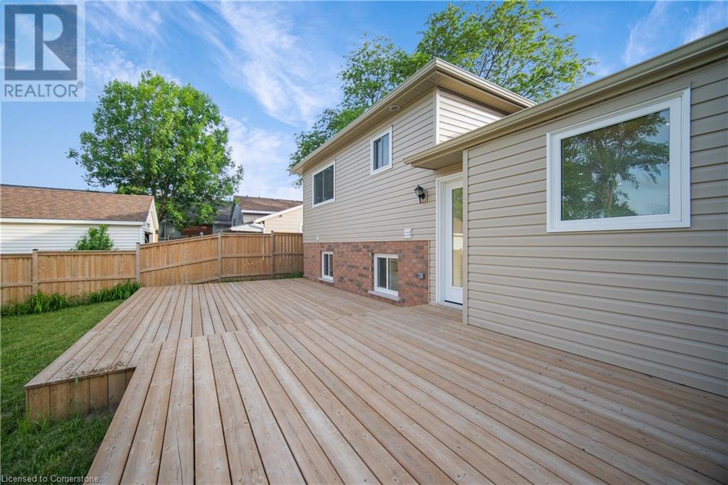 Photo 16 of 25 Patterson Drive, Brantford ON