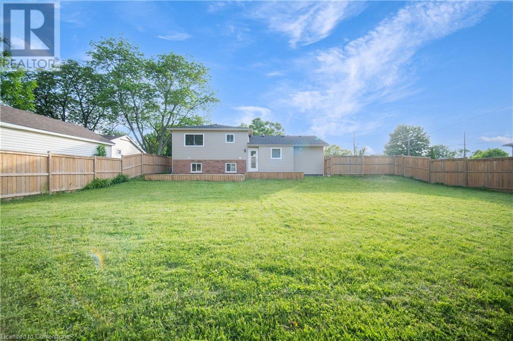 Photo 10 of 25 Patterson Drive, Brantford ON