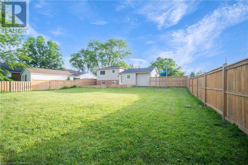 Photo 17 of 25 Patterson Drive, Brantford ON