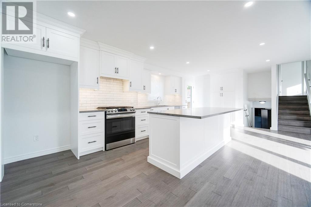 Photo 12 of 25 Patterson Drive, Brantford ON