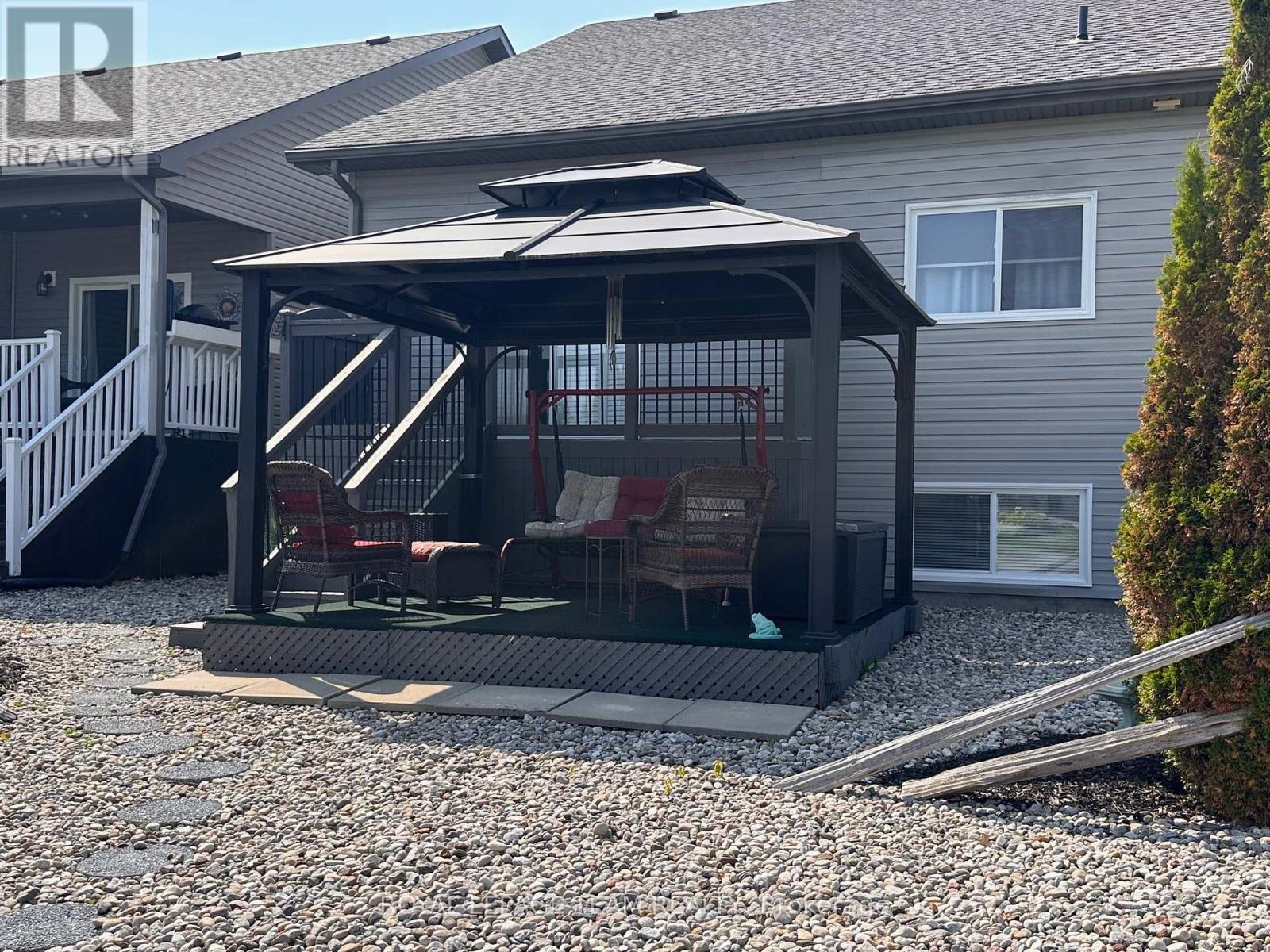 Photo 16 of 520 Clothier Street W, North Grenville ON