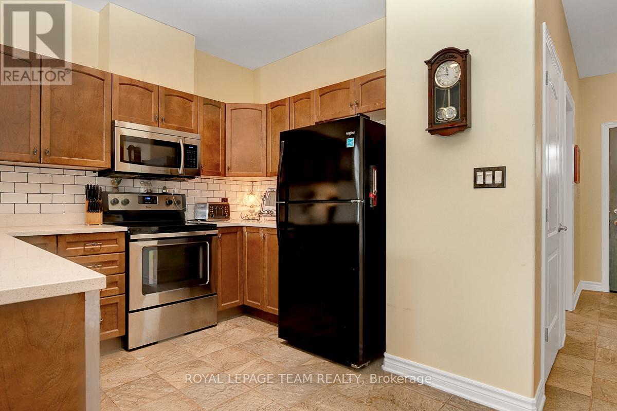 Photo 6 of 520 Clothier Street W, North Grenville ON