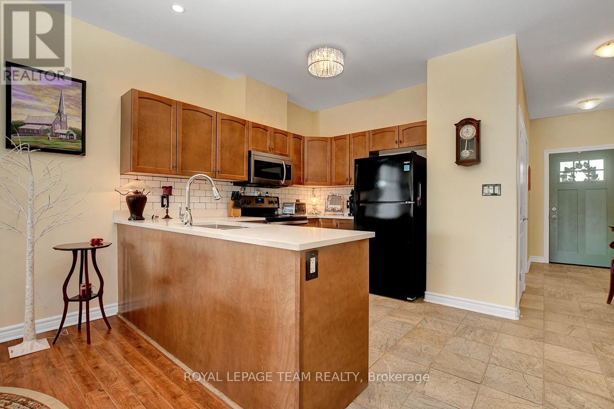 Photo 32 of 520 Clothier Street W, North Grenville ON