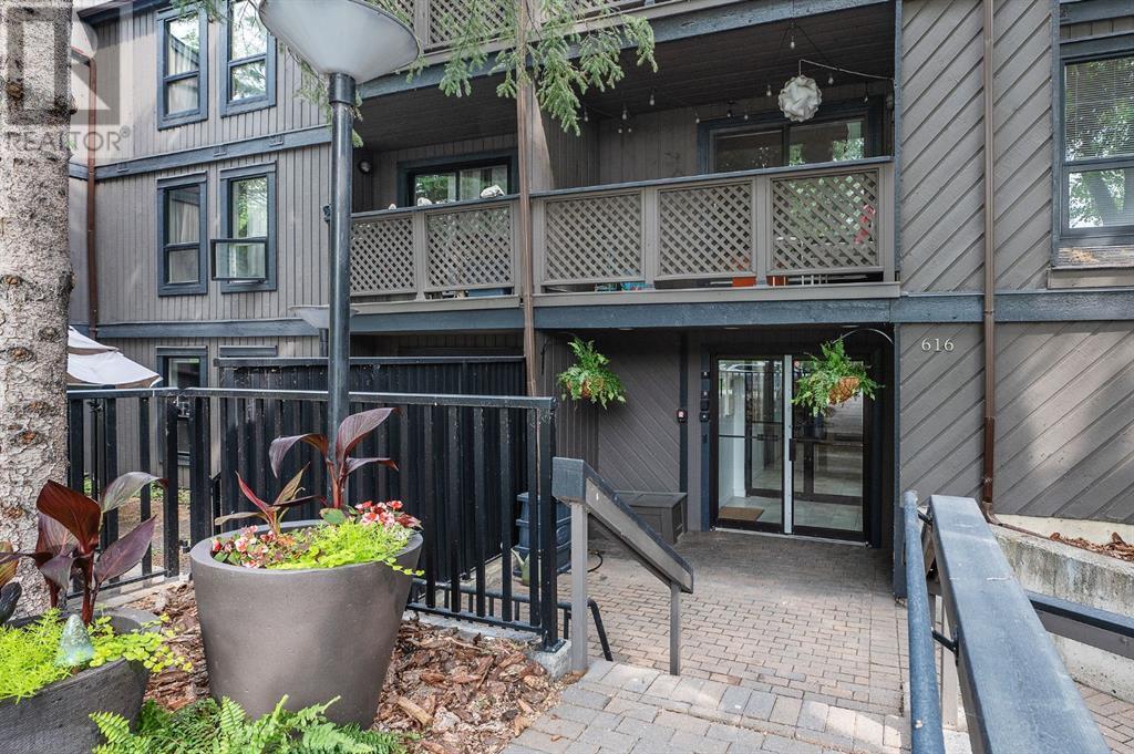 Single Family House for Sale in    Avenue SW Cliff Bungalow Calgary 