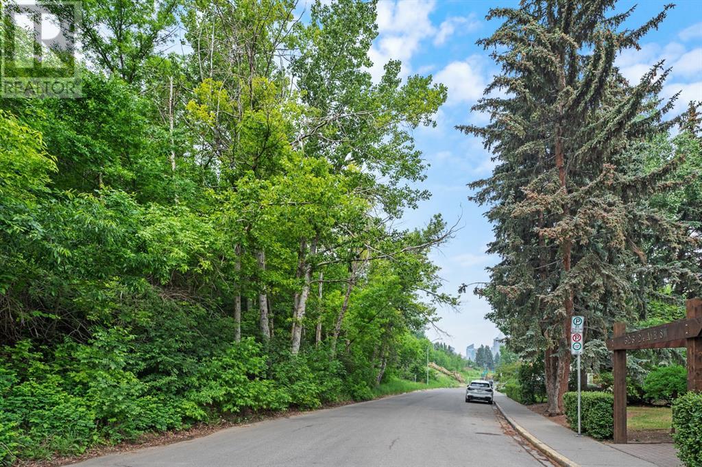 Single Family House for Sale in    Avenue SW Cliff Bungalow Calgary 