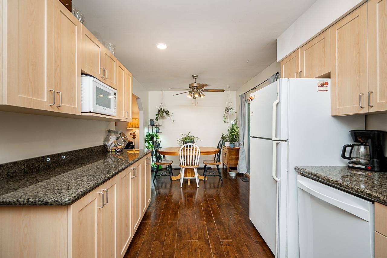 Photo 7 of 26842 32 A Avenue, Langley BC